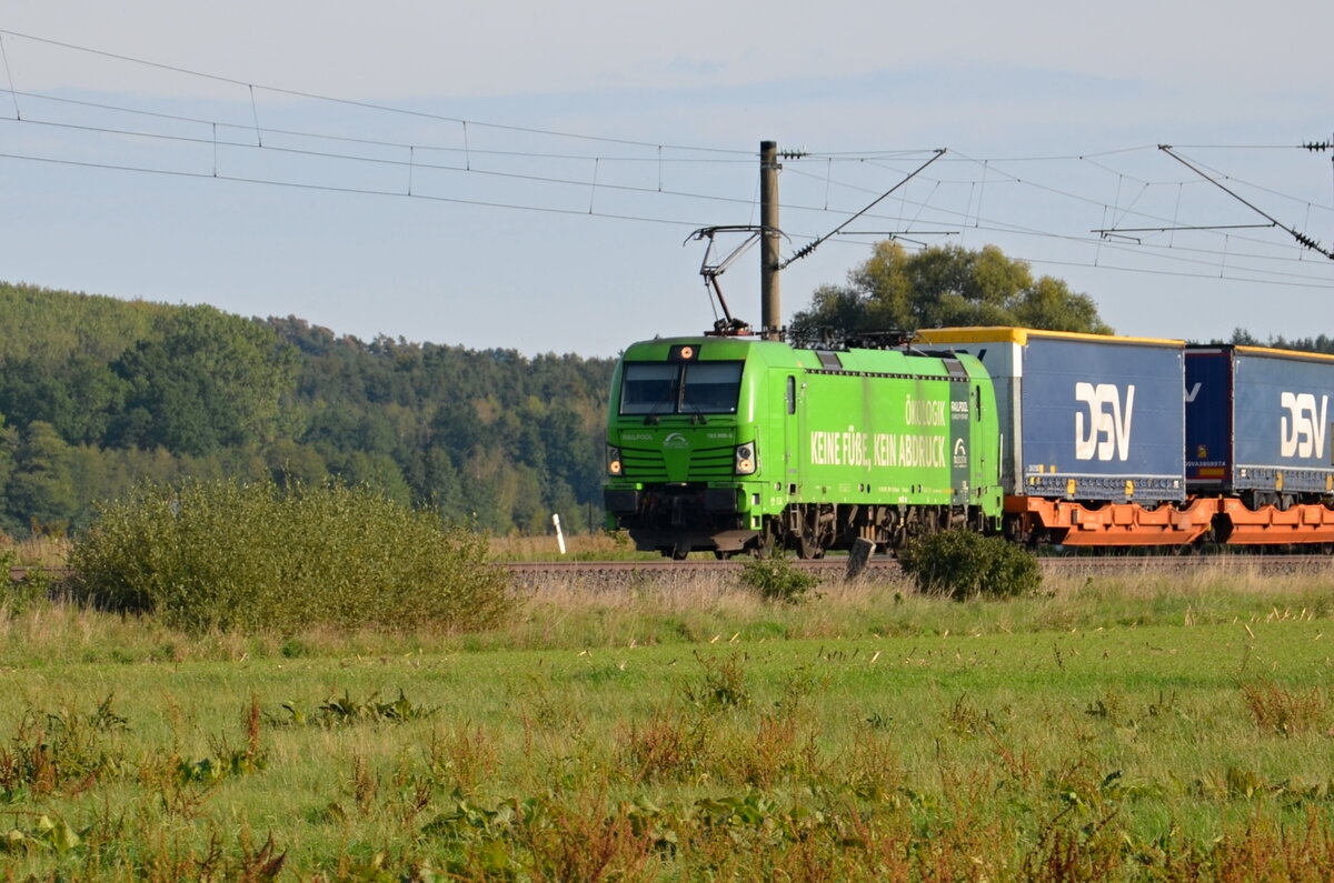 Railpool Werbelok 193 996-6 vermietet an TX Logistik.  Keine Füße, Kein Abdruck Ökologik 
zieht ihren KLV Zug in Richtung Norden auf der Strecke Treuchtlingen-Würzburg. Aufgenommen am 23.09.2022
