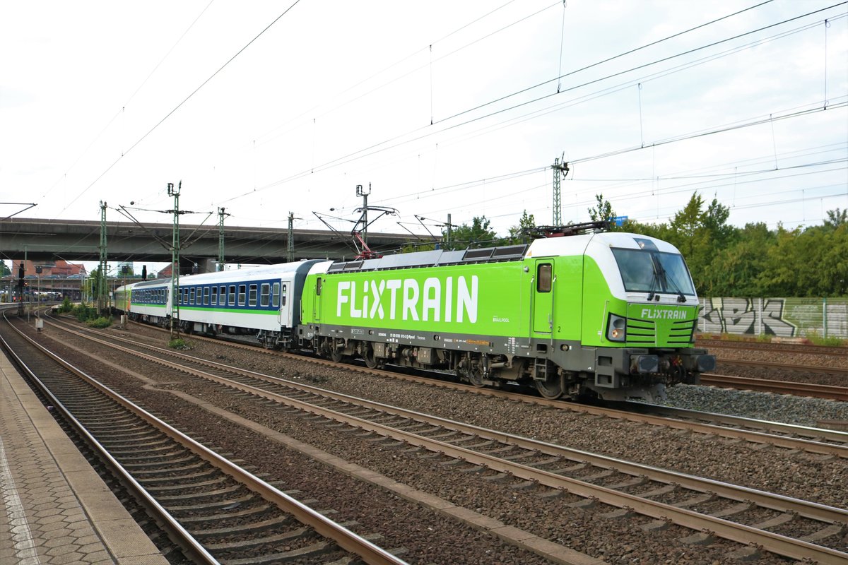 Railpool/Flixtrain 193 813-3 mit dem FLX nach Köln in Hamburg Harburg am 18.07.19 vom Bahnsteig aus fotografiert