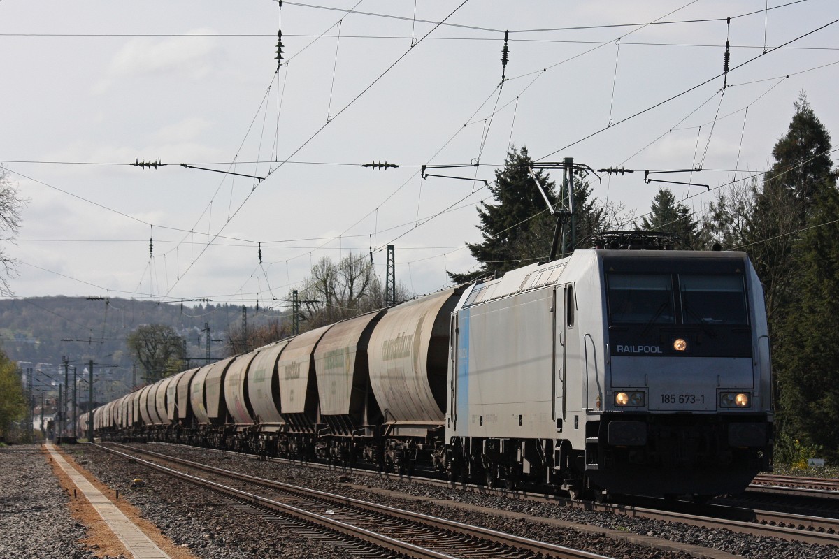 Railpool/Floydt 185 673 am 20.4.13 mit einem Getreidezug in Unkel.