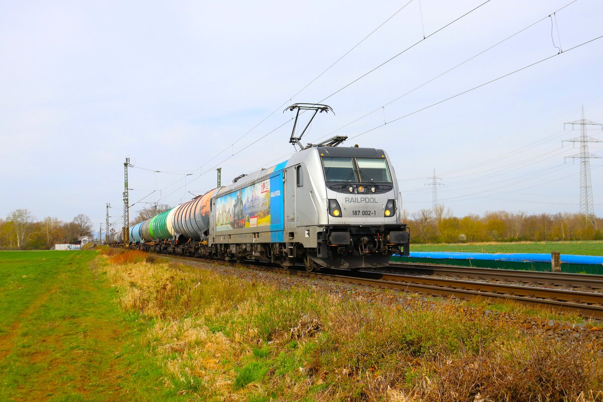 Railpool/IGE Bombardier Traxx 187 002-1 mit Kesselwagen in Mainz Bischofsheim am 17.03.24