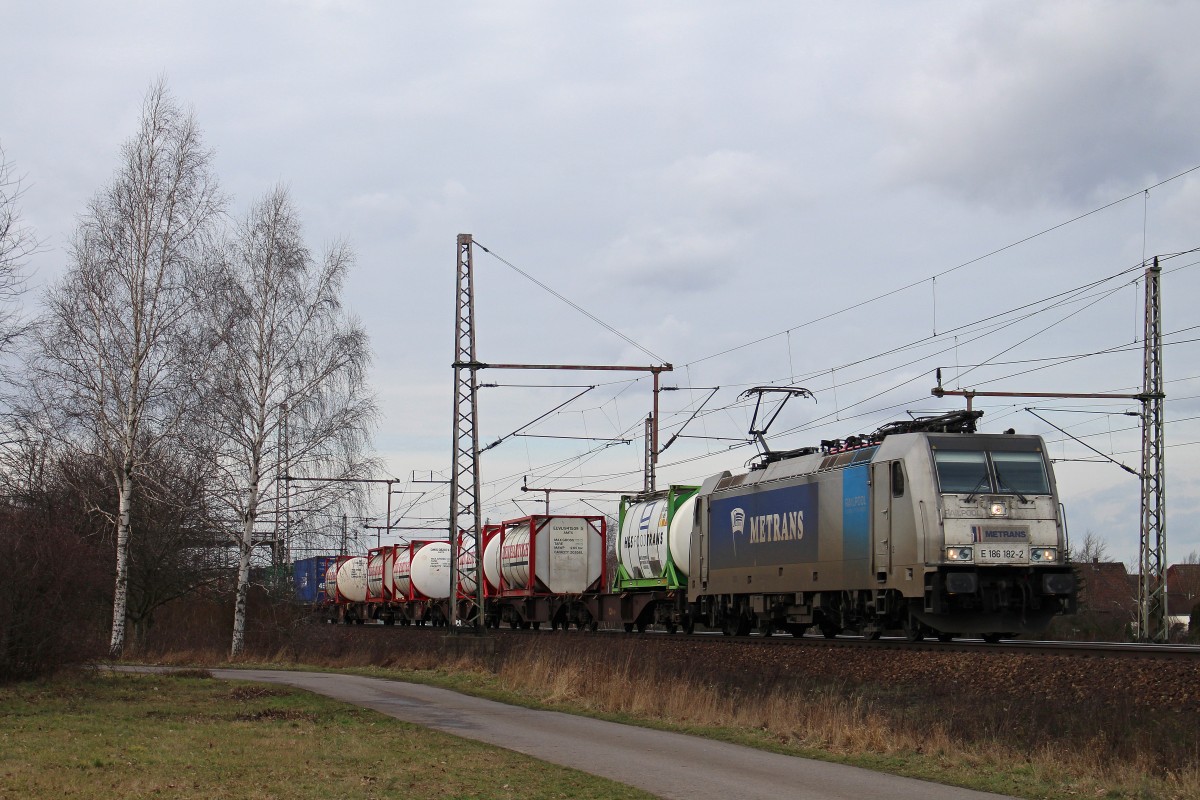 Railpool/Metrans E 186 182 am 15.2.14 mit einem KLV in Dedensen-Gümmer.