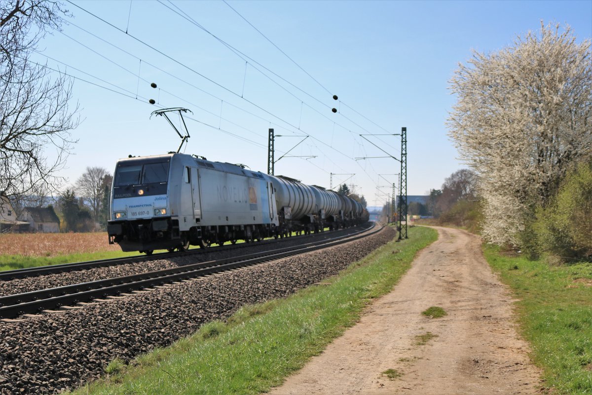 Railpool/Novelis Transpetrol 186 697-0 (Jolina) mit Kesselwagen am 07.04.18 bei Niederwalluf (rechte Rheinstrecke) 