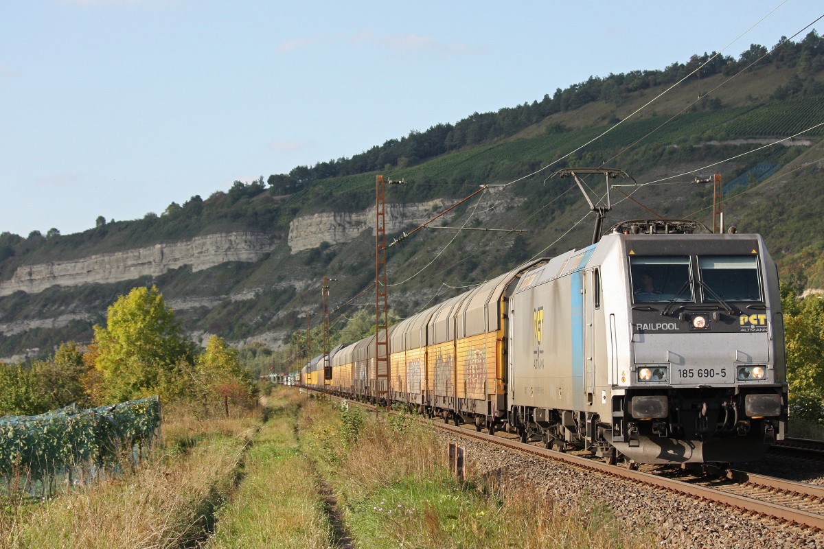 Railpool/PCT 185 690 am 27.9.13 mit einem Autozug in Thüngersheim.