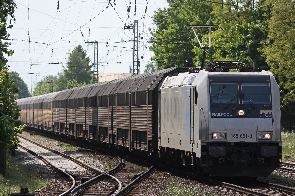 Railpool/PCT 185 691 am 31.5.13 mit einem Autozug in Verden (Aller).