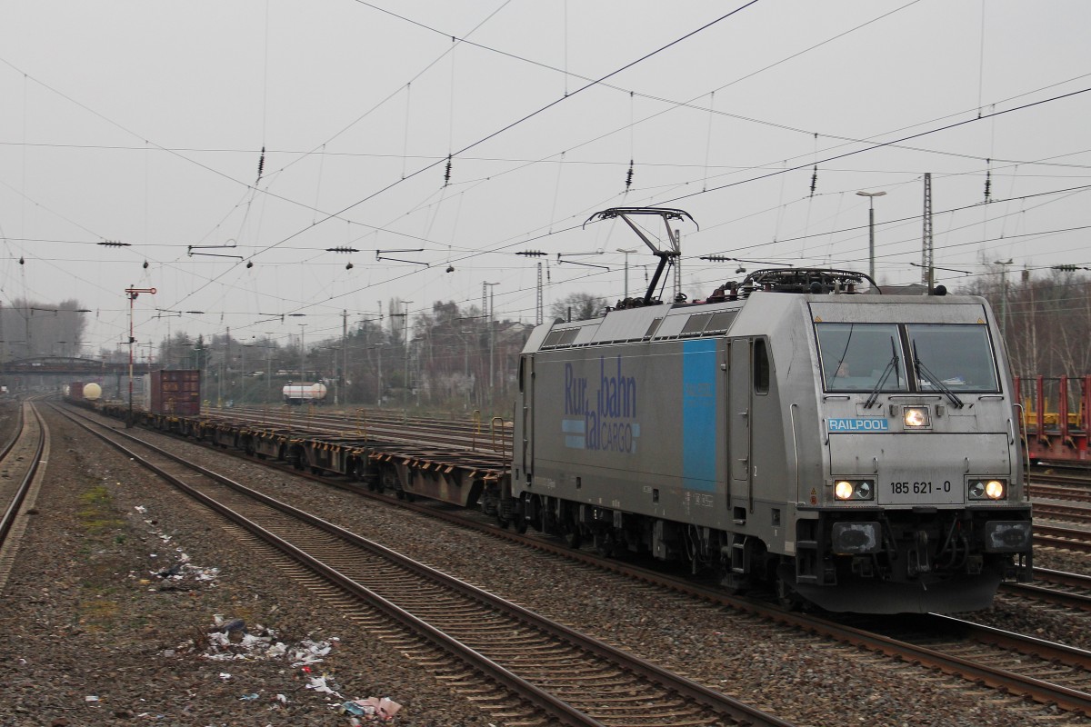 Railpool/RTB Cargo 185 621 am 7.3.14 mit einem KLV in Düsseldorf-Rath.