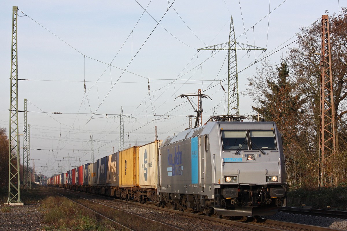 Railpool/RTB Cargo 185 621 (ex CargoNet 119 002) am 3.12.13 mit einem KLV in Ratingen-Lintorf.