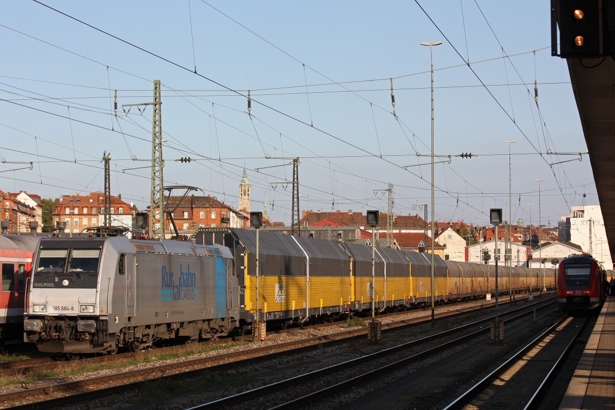 Railpool/RTB Cargo 185 684 am 27.9.13 mit einem Autozug in Würzburg Hbf.