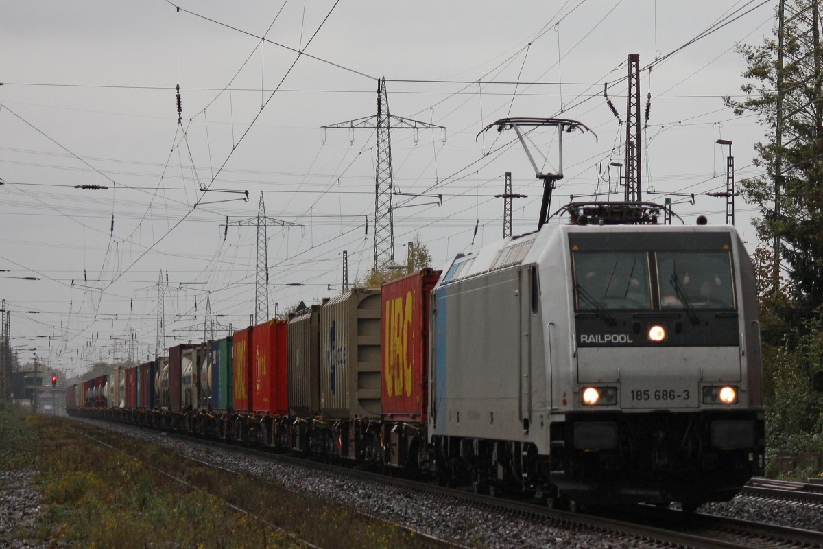 Railpool/RTB Cargo 185 686 am 5.11.13 mit einem KLV in Ratingen-Lintorf.