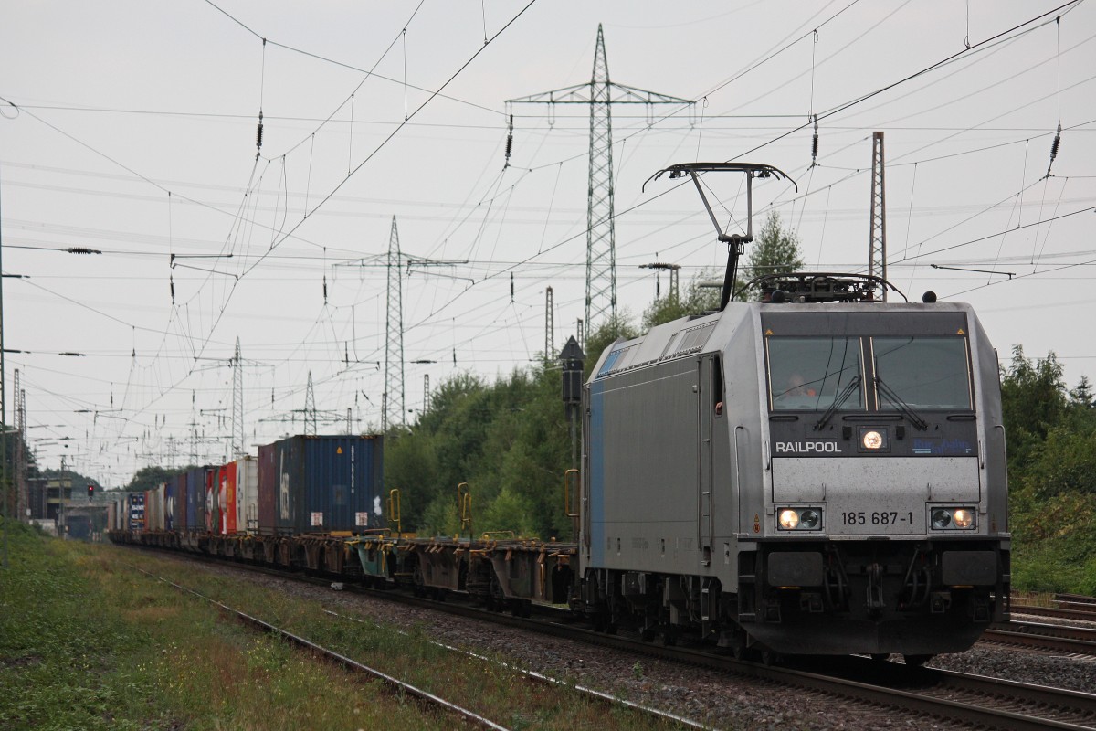 Railpool/RTB Cargo 185 687 am 9.8.13 mit einem Containerzug in Ratingen-Lintorf.