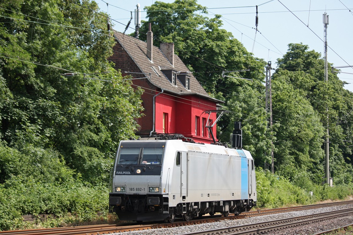 Railpool/RTB Cargo 185 692 als Tfzf am 18.6.13 in Ratingen-Lintorf.