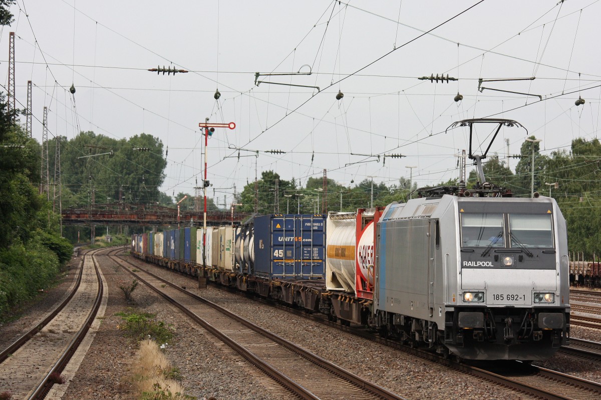Railpool/RTB Cargo 185 692 am 2.7.13 mit einem KLV in Dsseldorf-Rath.