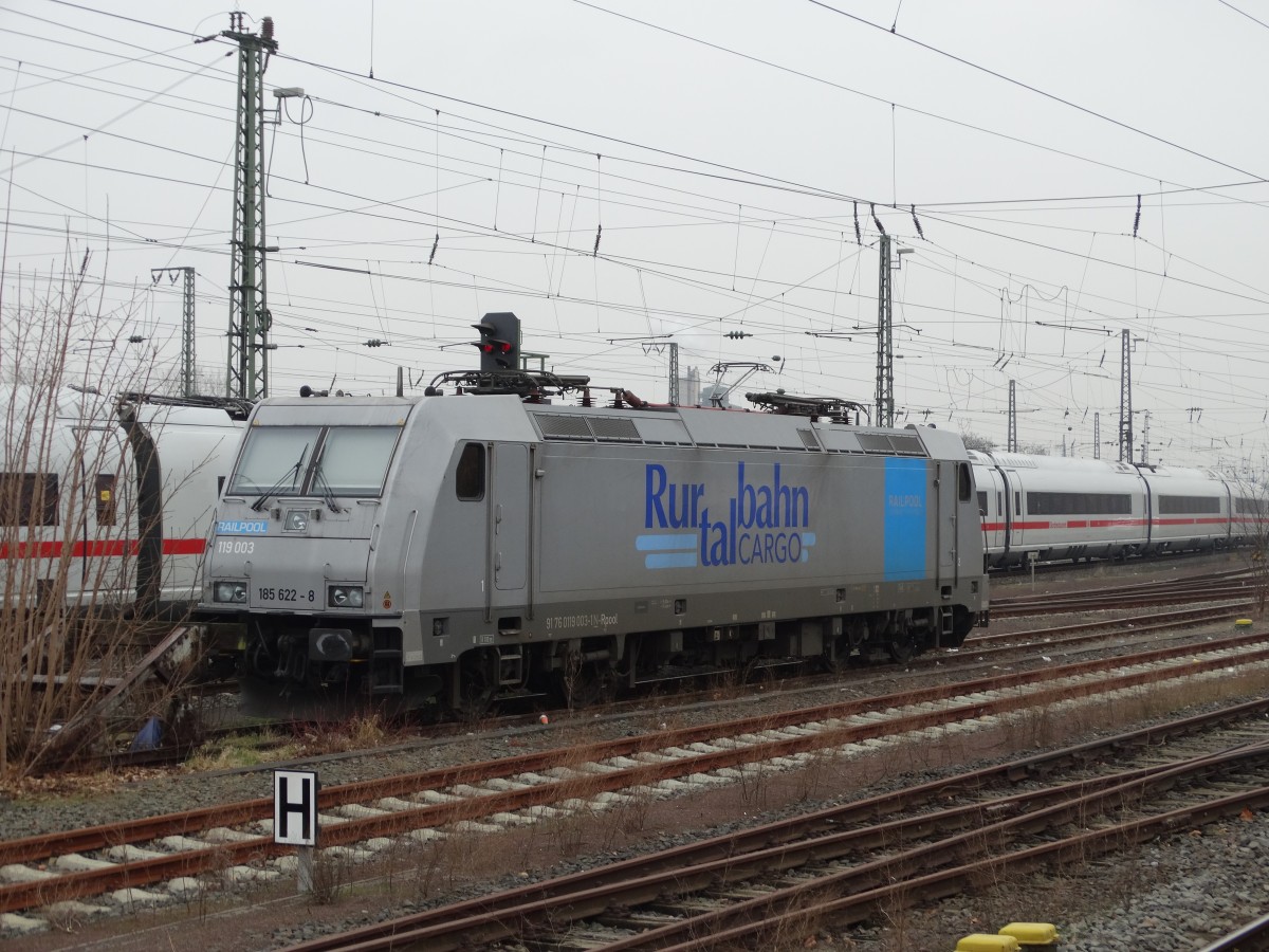 Railpool/Rurtalbahn Cargo 185 662-8 am 16.02.15 in Frankfurt Höchst vom Bahnsteig aus fotografiert 