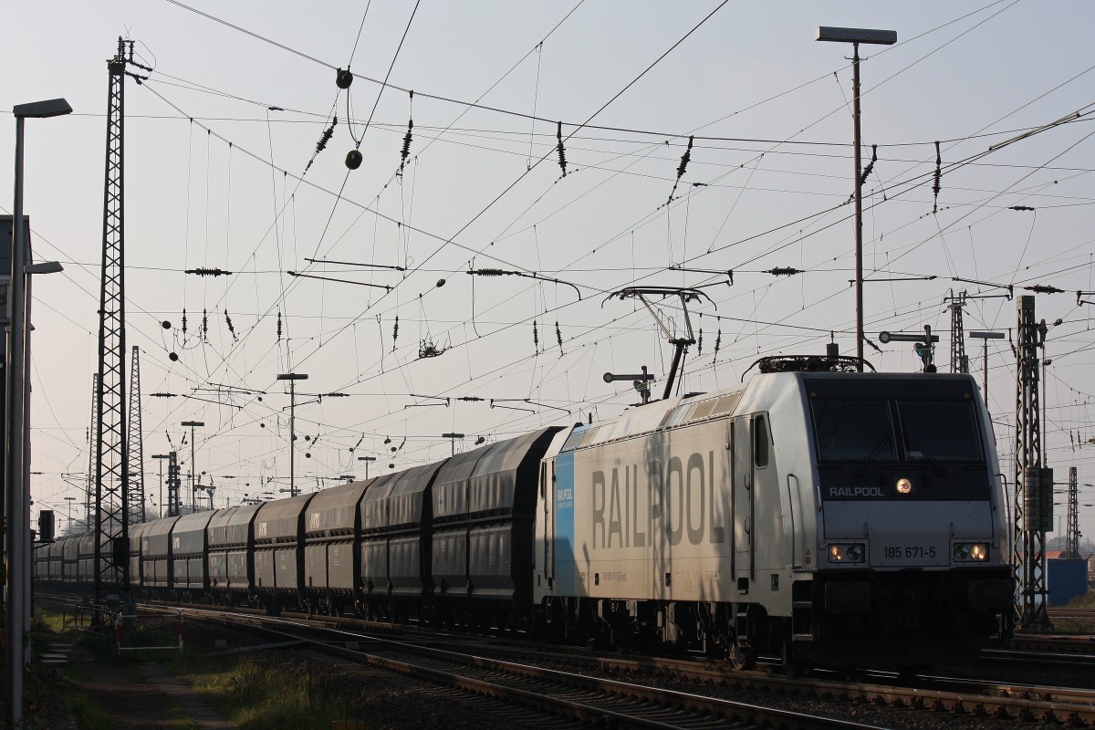 Railpool/TXL 185 671 am 16.11.14 mit einem Kohlezug in Oberhausen-West.