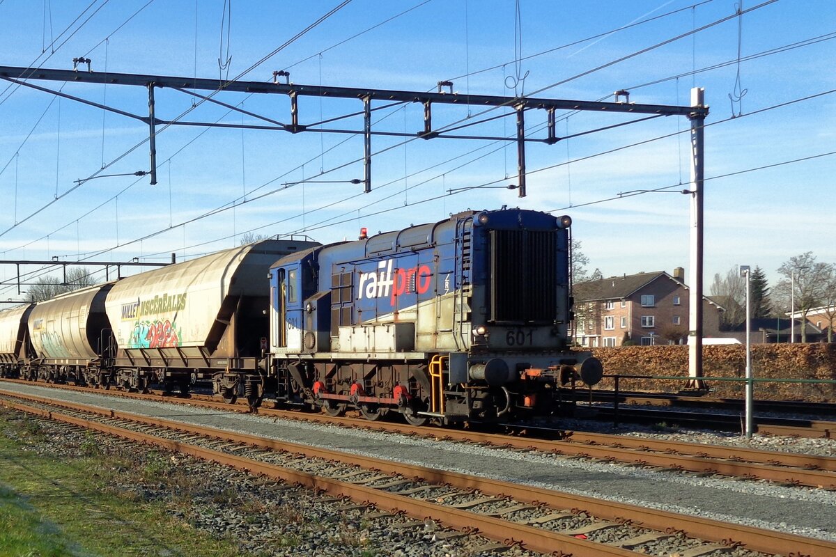 RailPro 601 rangiert mit Millet-Getreidewagen am 21 Jänner 2019 in Oss.