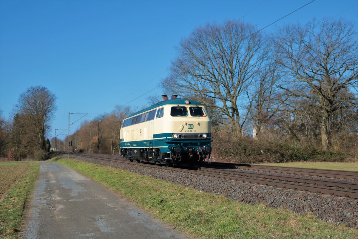 Railsystems RP 218 381-2 in Maintal Ost als Leerzug am 28.02.21