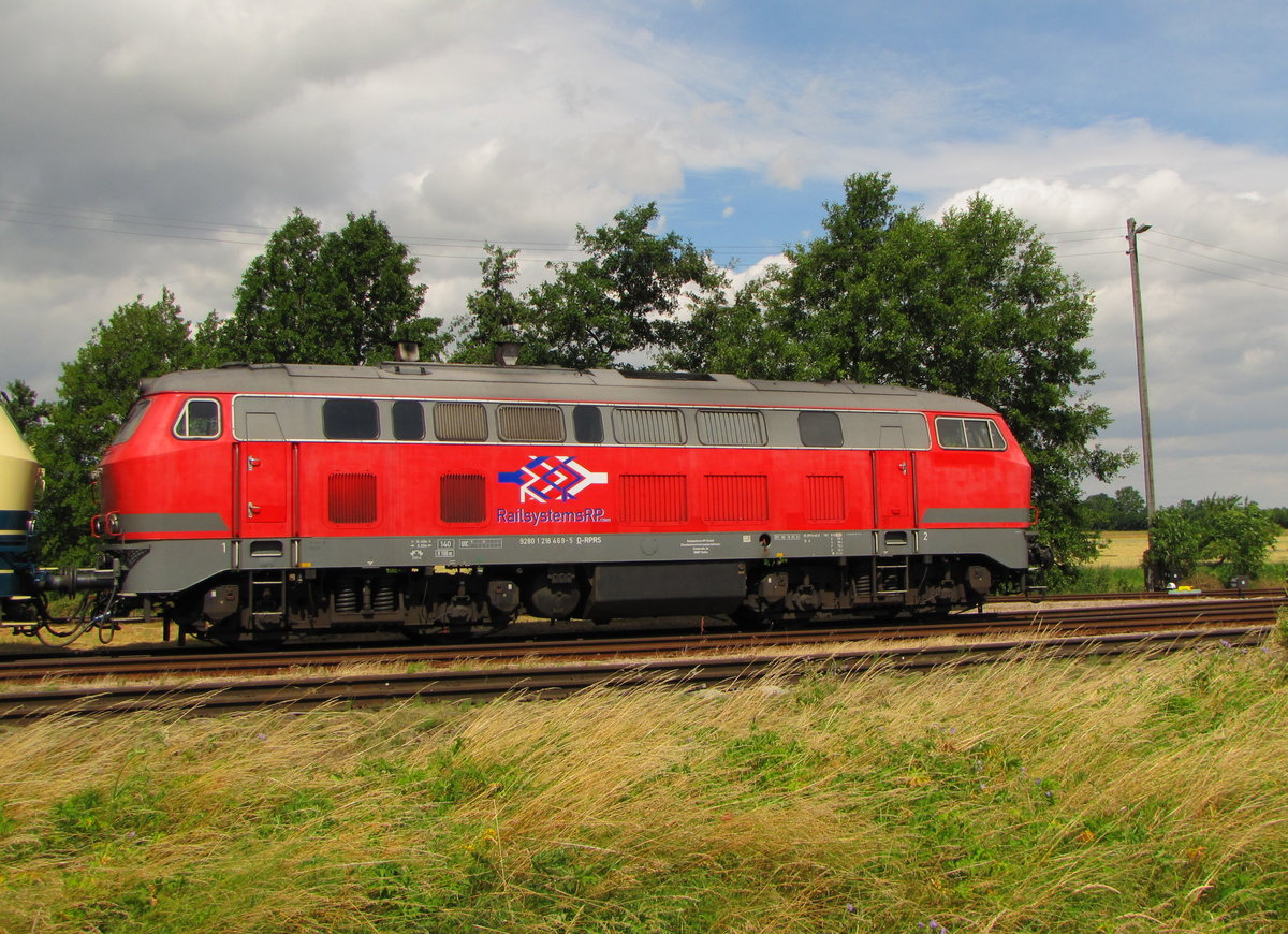 Railsystems RP 218 469-5 am 11.07.2016 beim pausieren in Emleben.