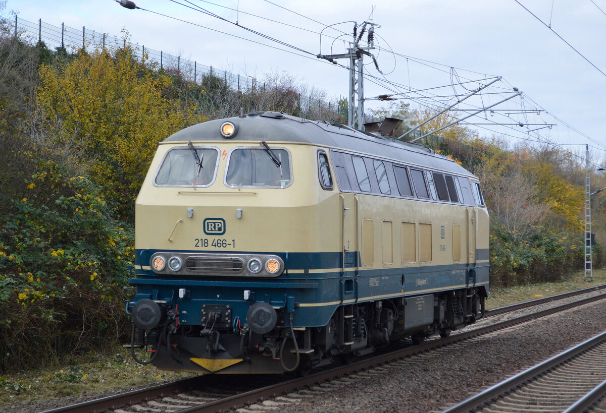 Railsystems RP GmbH, Gotha mit  218 466-1  (NVR:  92 80 1218 466-1 D-RPRS ) am 09.11.21 Bf. Berlin Hohenschönhausen. 