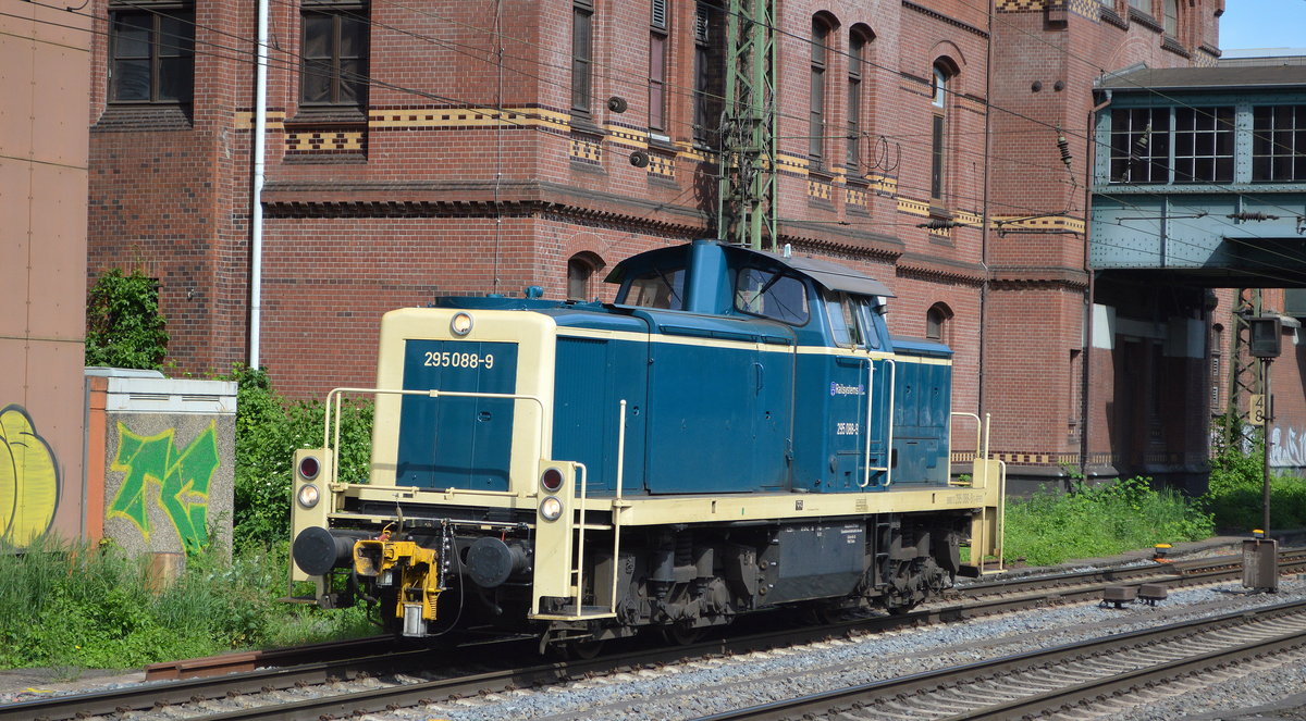 Railsystems RP GmbH mit  295 088-9  (NVR:  98 80 3 295 088-9 D-RPRS) am 03.06.20 Bf. Hamburg Harburg.