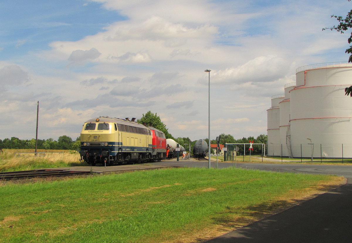 RailsystemsRP 218 480-2 + 218 469-5 am 11.07.2016 im Tankklager Emleben. Sie brachten später einen Kesselwagenzug nach Großkorbetha.