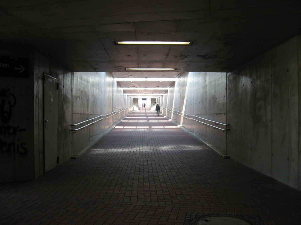 Rampe vom Eingang Airport Businesspark zum Bahnsteig der Station Kln-Frankfurter Str. am 28.5.13