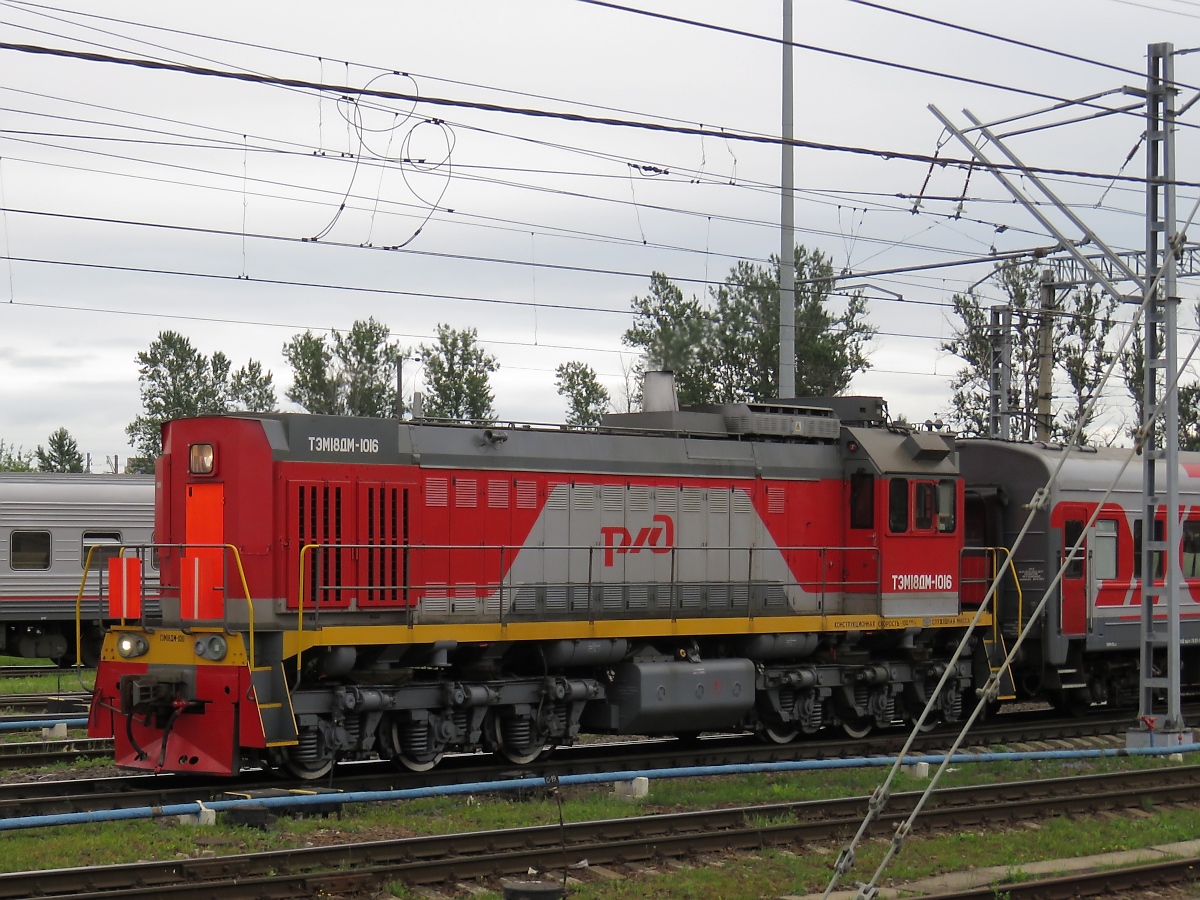 Rangier-Lokomotive der Baureihe ТЭМ18 (TEM18) in St. Petersburg, 16.7.17