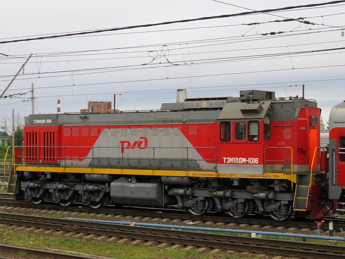 Rangier-Lokomotive der Baureihe ТЭМ18 (TEM18) in St. Petersburg, 16.7.17