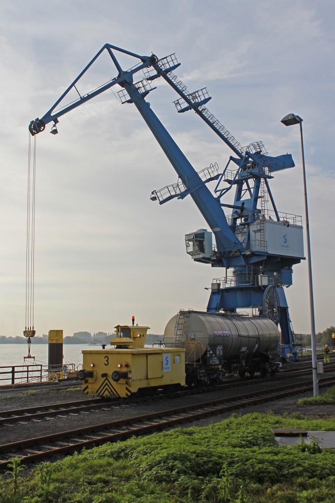 Rangier Robot 3 der Solvay am 10.10.14 im Hafen Rheinberg.