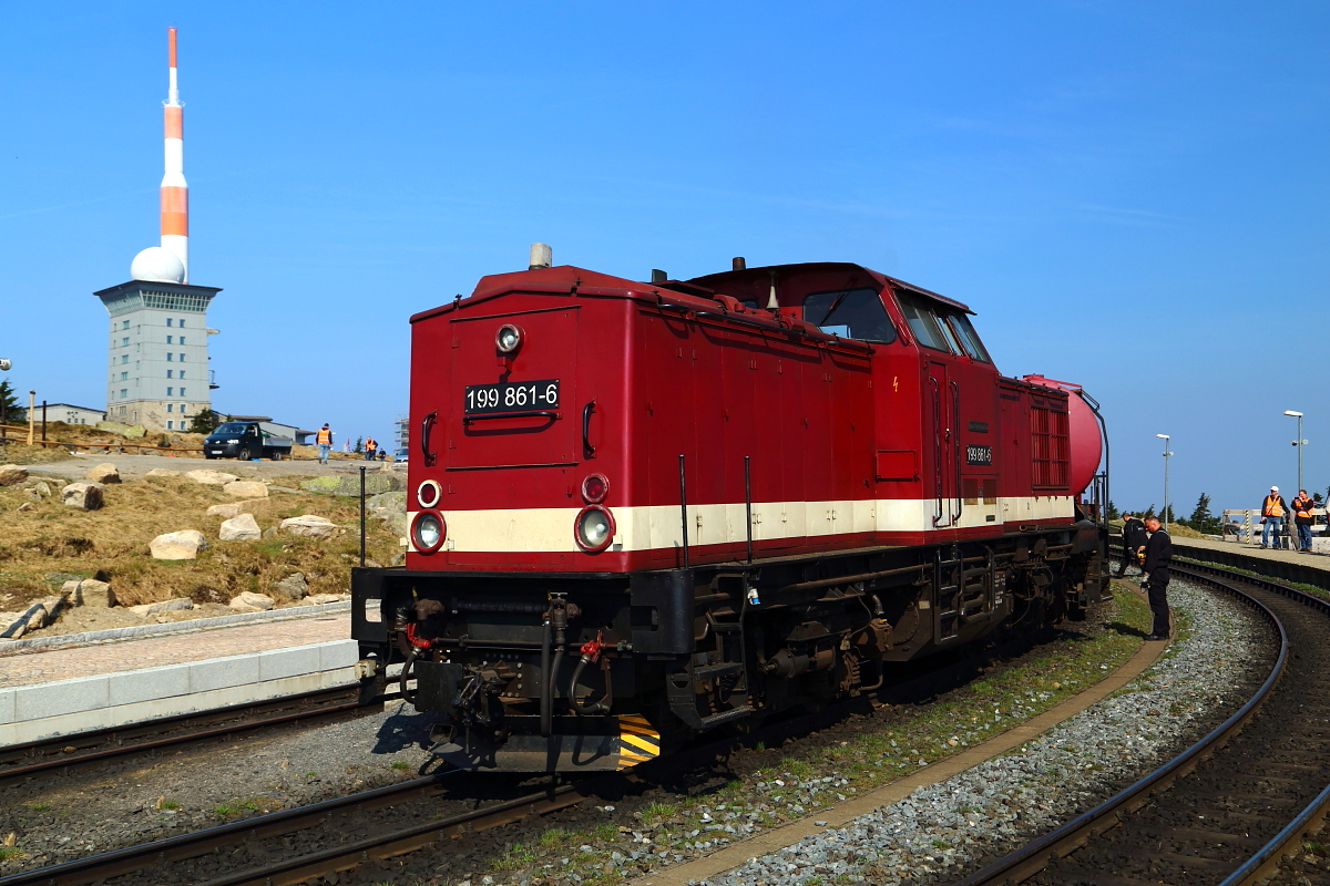 Rangierarbeiten von 199 861 mit Sonder-GmP am 21.04.2018 im Brockenbahnhof. (Bild 10) Jetzt ist auch der Kesselwagen wieder mit dem Zug vereint und wird angekuppelt.