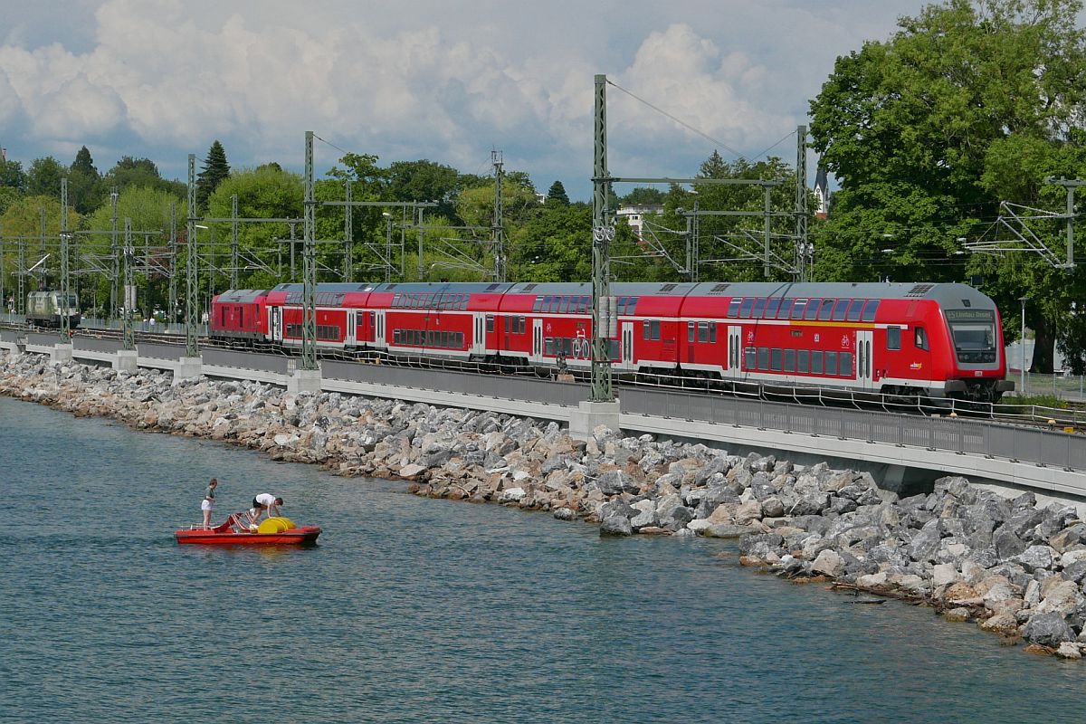 Rangierfahrt auf dem Bodenseedamm - RE 5 / 4228, Lindau-Insel - Stuttgart, wird am 04.06.2021 in Lindau bereitgestellt