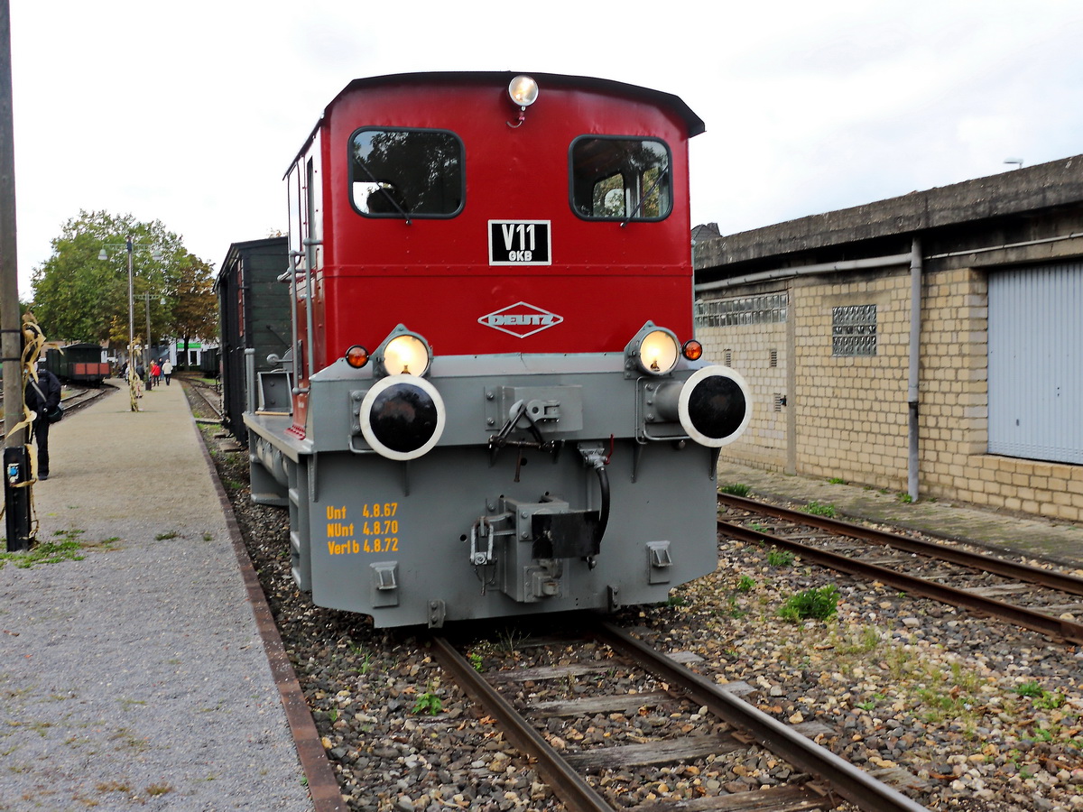 Rangierfahrt einer Diesellok V 11 GKB (Deutz 56114 - IHS  V 11 ) erbaut bei Klöckner-Humboldt-Deutz AG, Köln (KHD)gesehen am 10. Oktober 2020 im Bahnhof Schierwaldenrath.