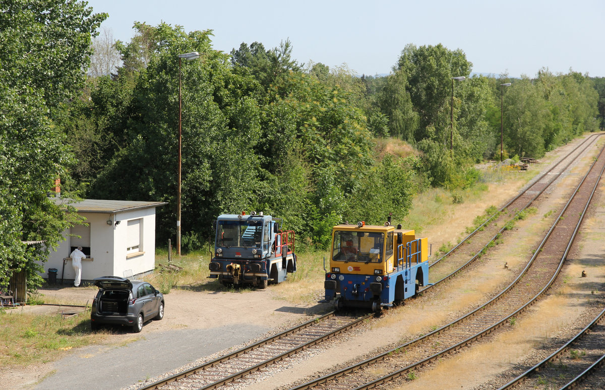 Rangierfahrzeuge des Unternehmens Rhenus Rail St. Ingbert auf der Anschlussbahn der SCA in Mannheim-Waldhof.
Aufgenommen am 27.06.2019.