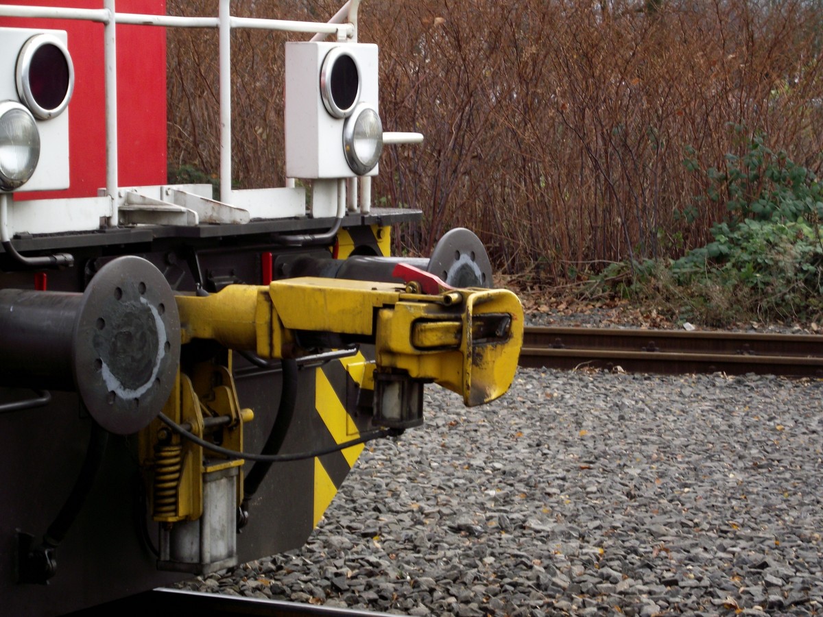 Rangierkupplung einer Krauss Maffei MH05 am 07.12.13 in Hanau Hafen 