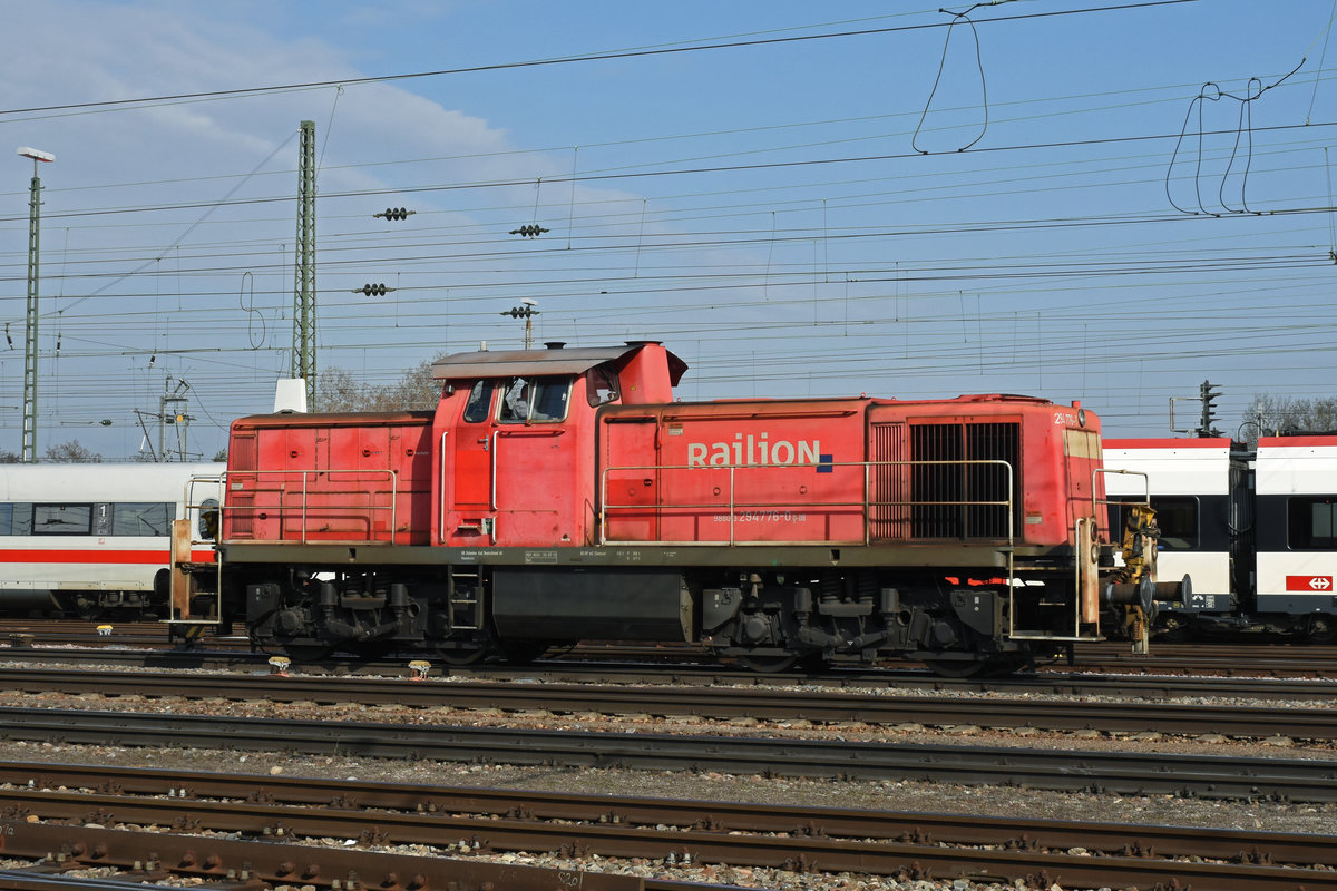 Rangierlok 294 776-0 durchfährt den badischen Bahnhof. Die Aufnahme stammt vom 19.02.2019.