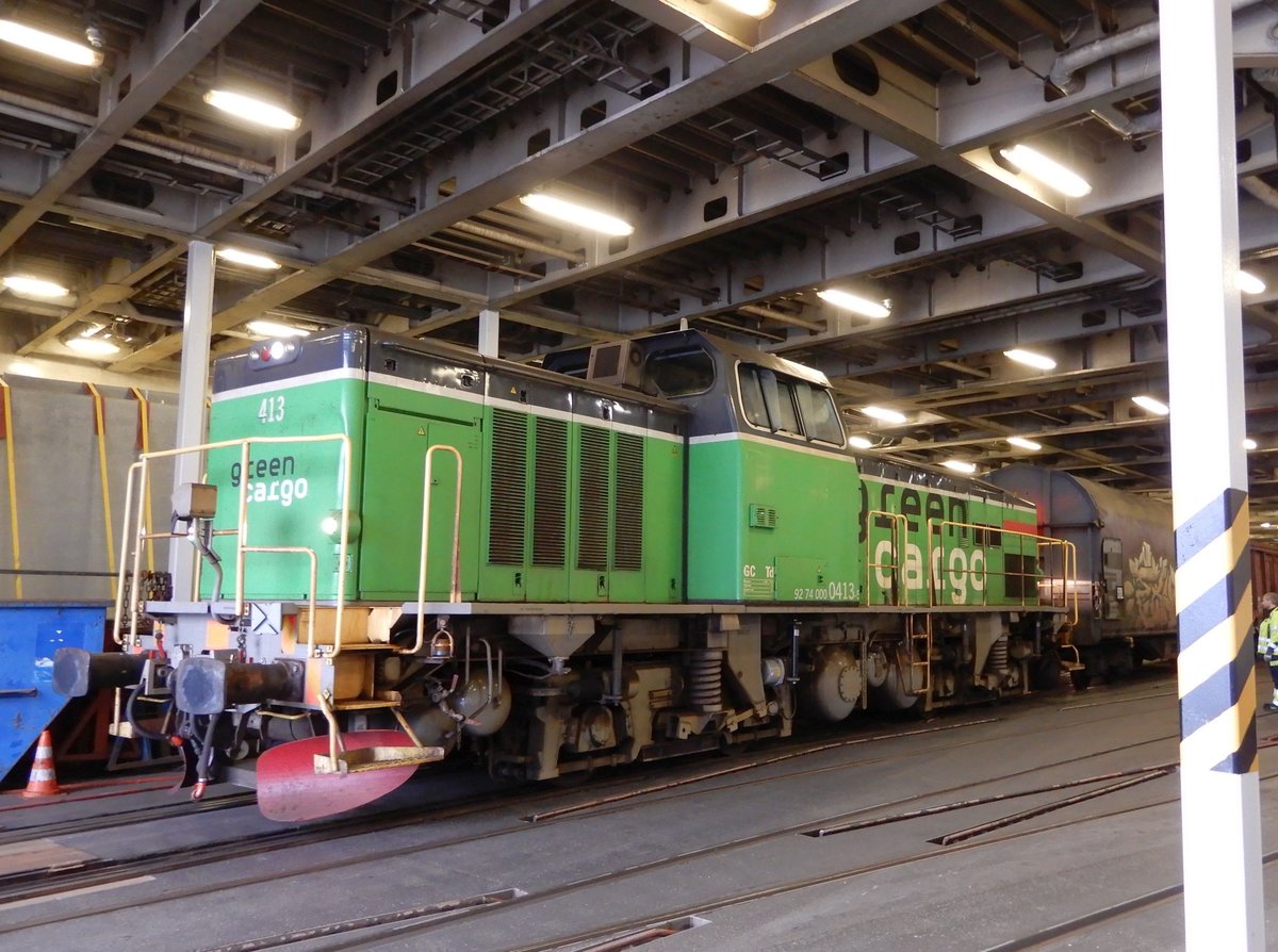 Rangierlok auf dem Eisenbahndeck des Fährschiffs Mecklenburg-Vorpommern am 09.11.19 in Trelleborg.