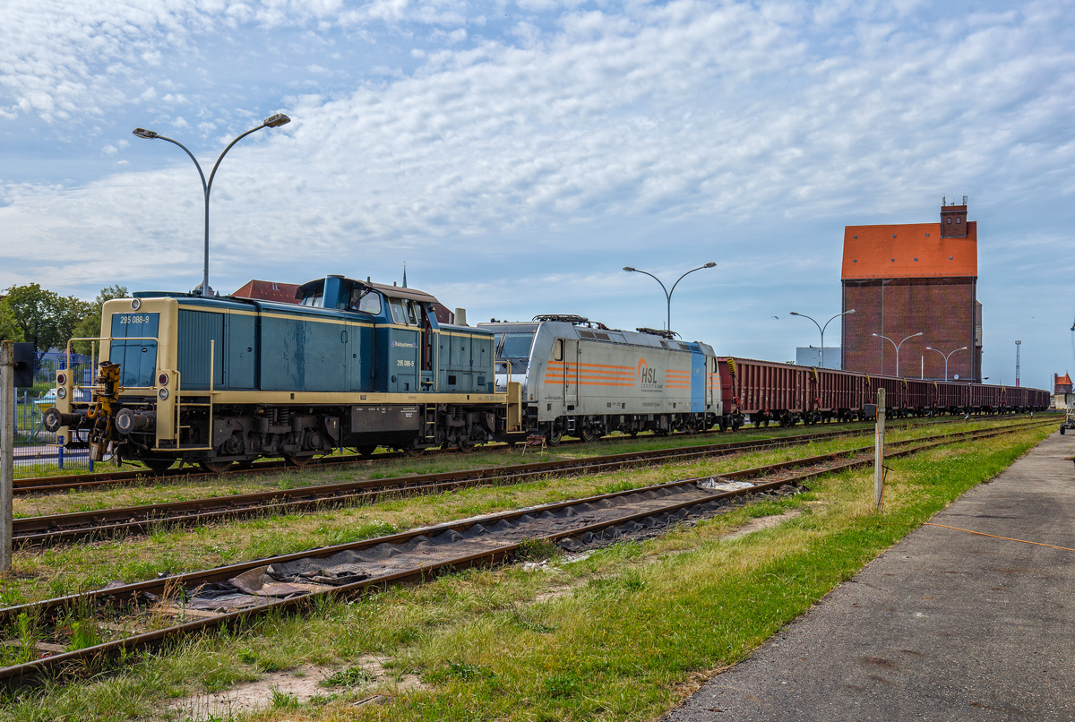 Rangierlok der BR 295 und E-Lok der BR 185 im Stralsunder Nordhafen. - 21.02.2017 	