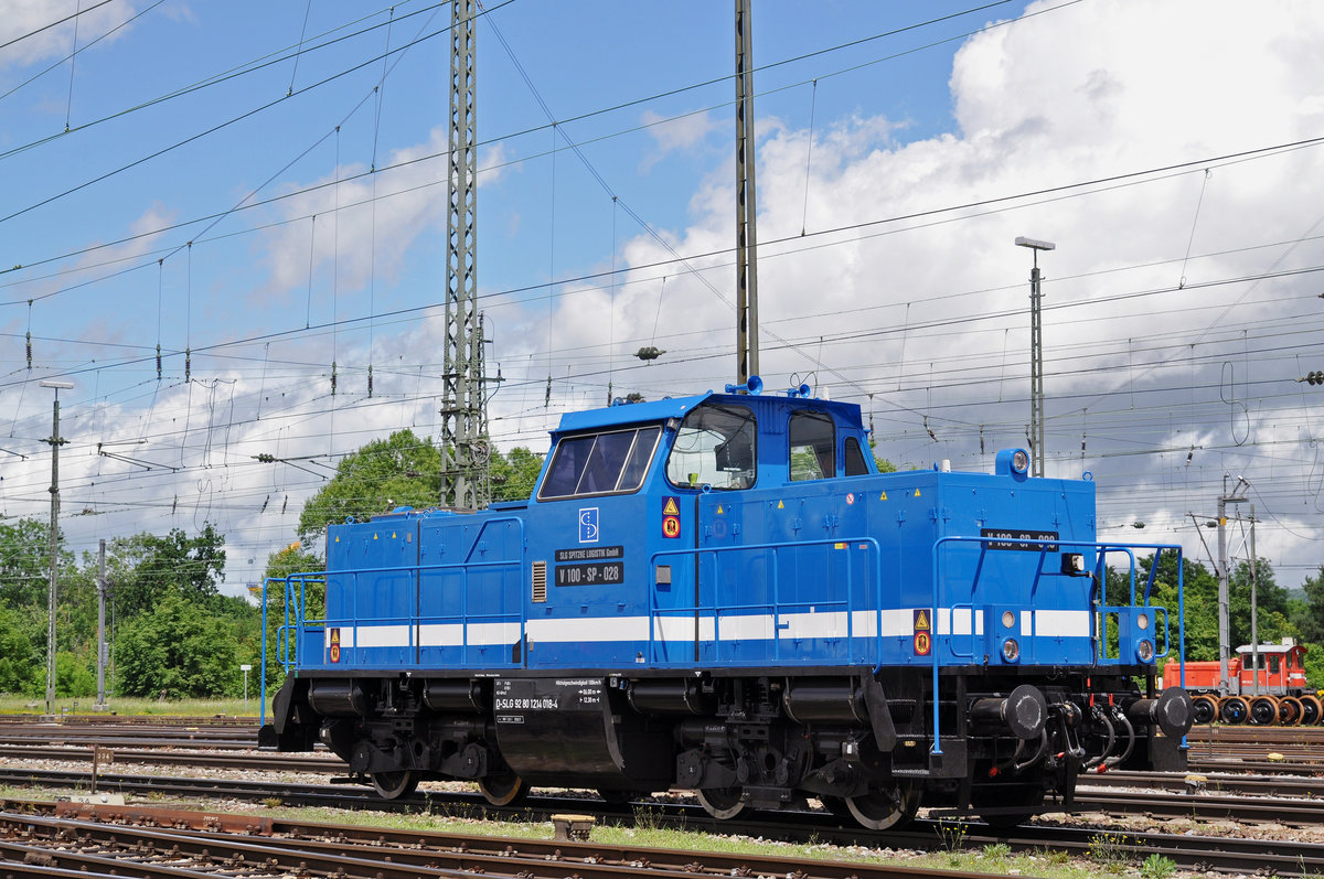 Rangierlok D-SLG 92 80 1214 018-4 durchfährt den Badischen Bahnhof. Die Aufnahme stammt vom 06.06.2017.