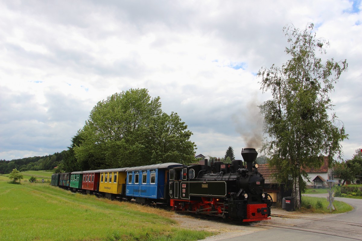Rast in Kraubath. Bei der Rückfahrt am Vormittag des 31.05.2014 warte 764.411R auf ihre weiterfahrt nach Stainz.