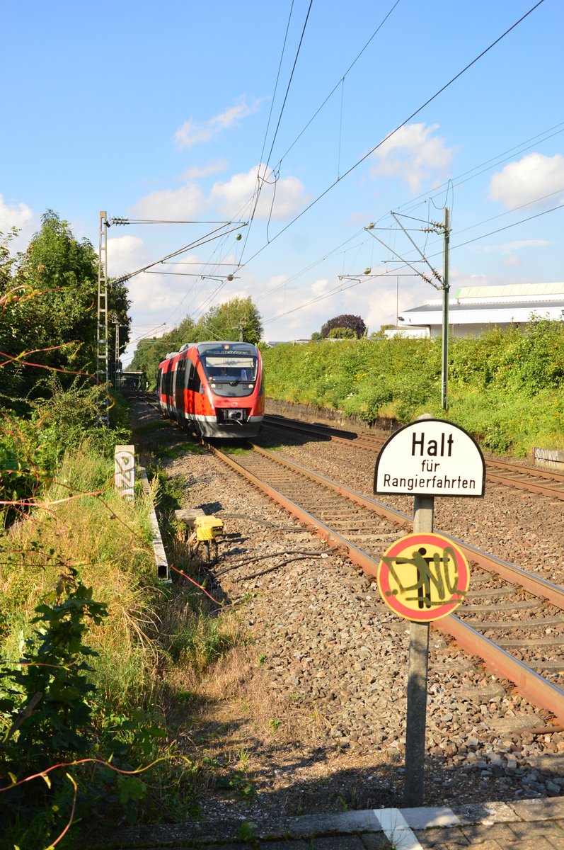 RB 20 in Kohlscheid, der aus Herzogenrath kommend zusehen ist.
Wenn man schon was verbietet dann gleich mehreres ;-D!
31.7.2016