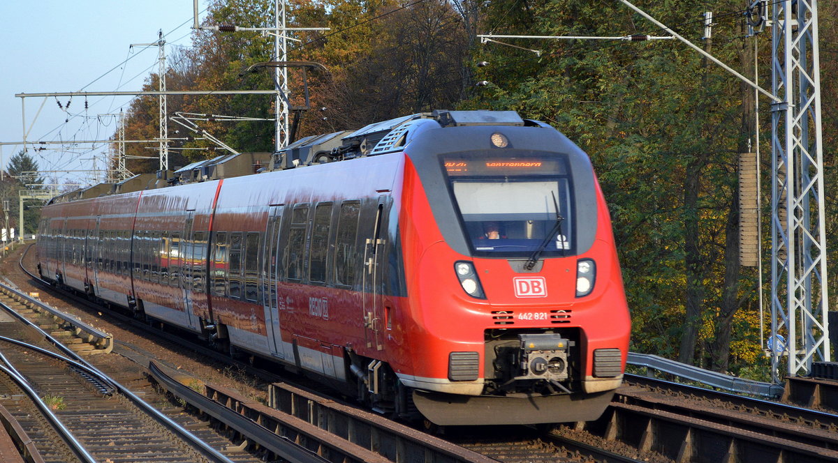 RB 24 nach Senftenberg mit DB Regio Nordost  442 821  Richtung Berlin Lichtenberg am 12.11.20 Berlin Buch. 