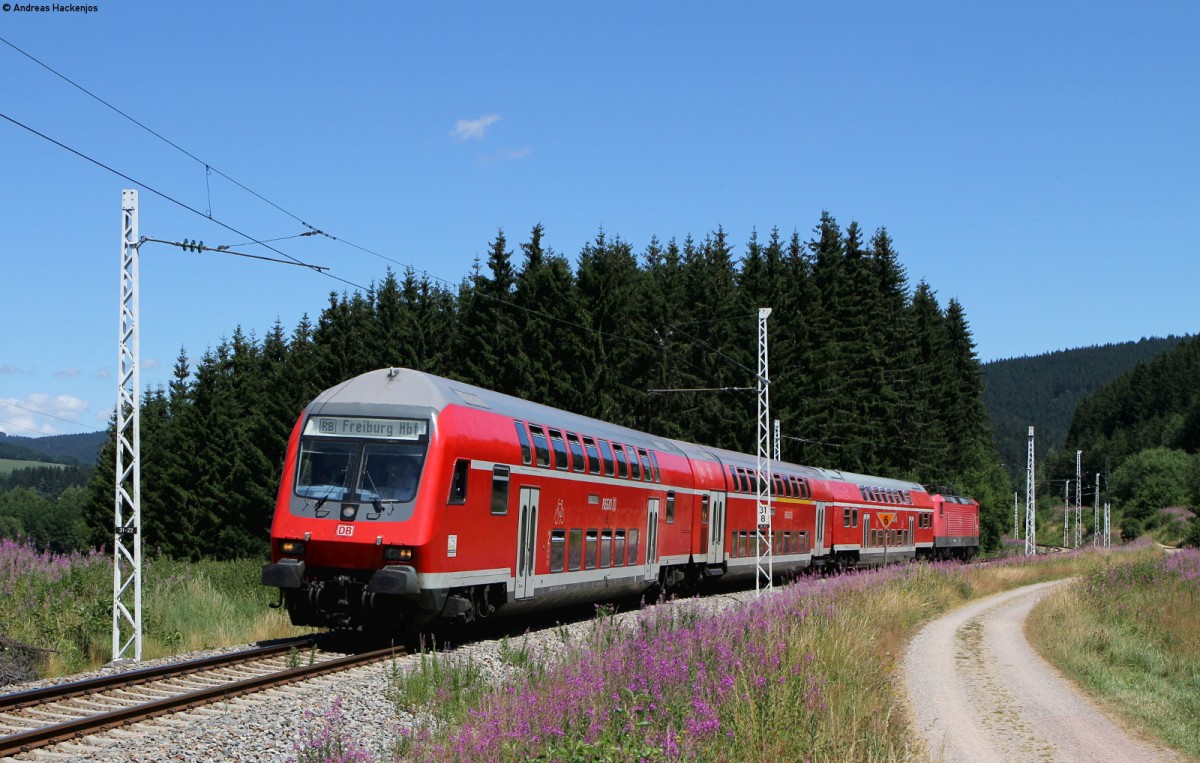 RB 26944 (Neustadt(Schwarzw)-Freiburg(Brsg)Hbf) mit Schublok 143 364-8 bei Titisee 21.7.15