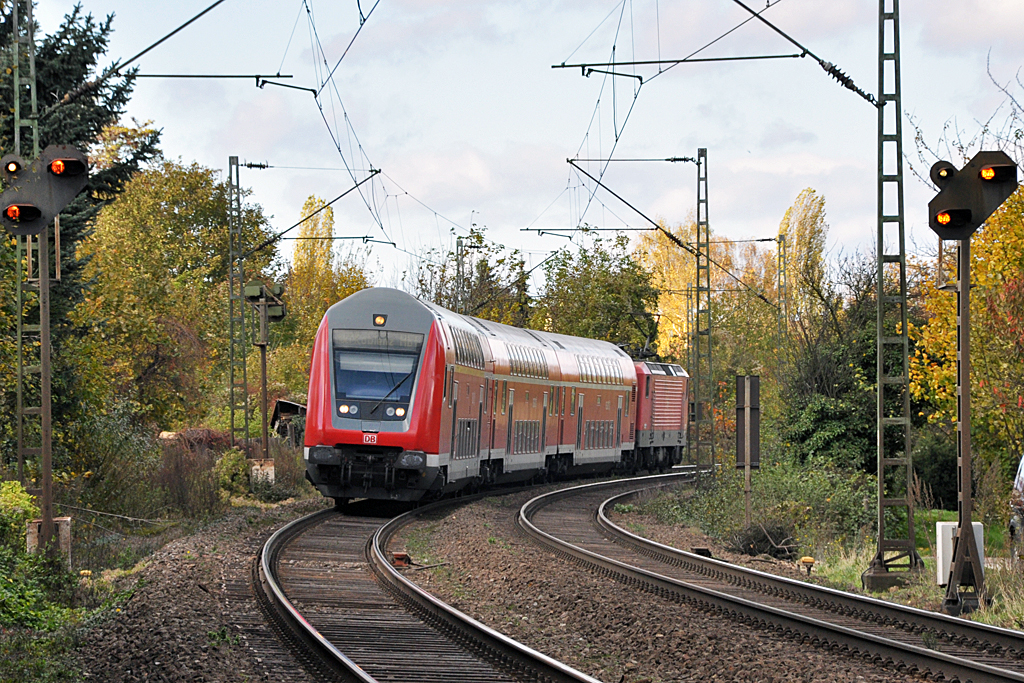RB 27 mit Doppelstock-Steuerwagen in Front nach Koblenz durch Bonn-Beuel - 09.11.2013