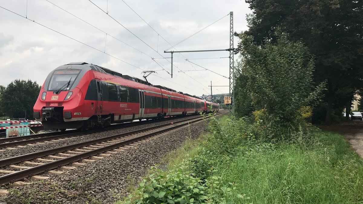RB 41/40 nach Frankfurt Hbf an der Film- und Fotostelle Bad Vilbel Süd. 17.09.2021 | 15:11 Uhr