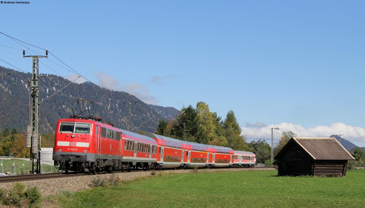 RB 59542 (Mittenwald-Mnchen Hbf) mit Schublok 111 043-6 bei Garmisch 13.10.13