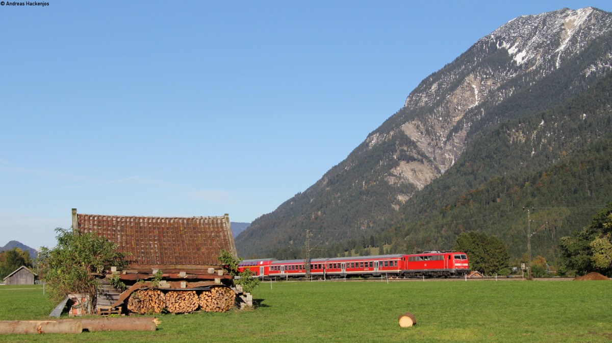 RB 59546 (Mittenwald-Mnchen Hbf) mit Schublok 111 019-6 bei Garmisch 13.10.13