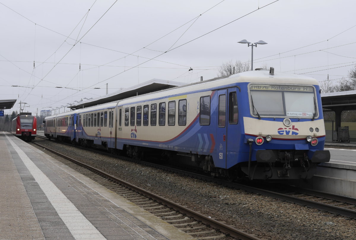 RB 76 Minden - Rotenburg, gefahren von EVB-VT 151 und 150 im Auftrag von DB Regio. Den zweiten Umlauf der Linie besorgte am 18.2.17 DB Regio selbst, mit 426 020 (links im Bild; Kreuzung in Nienburg).
