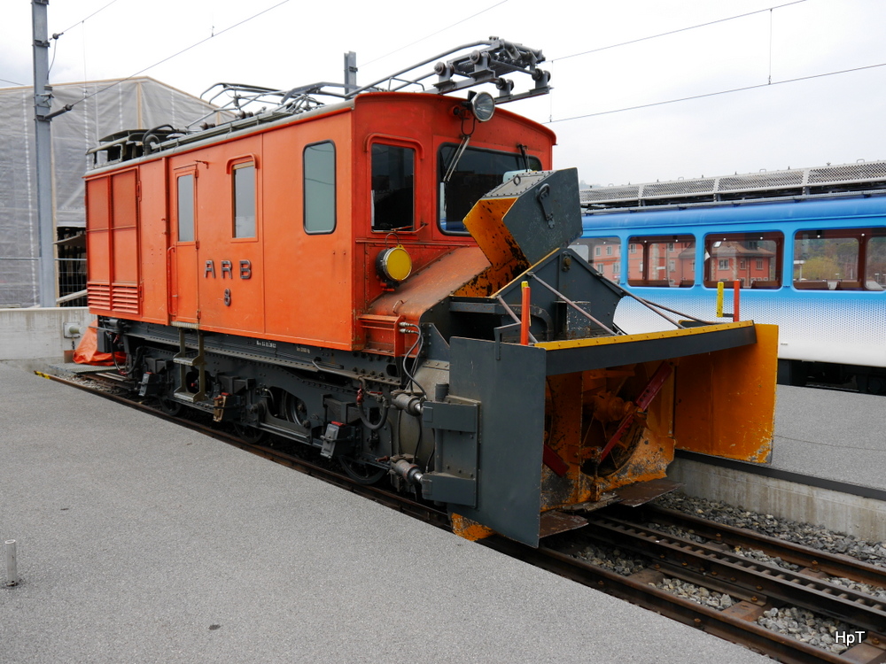 RB - Lok He 2/3  8 im Bahnhof von Arth-Goldau am 05.04.2014