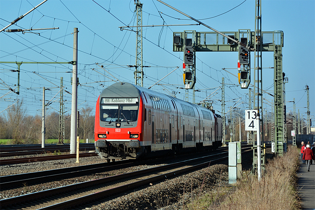 RB mit Dosto-Steuerwagen in Front nach Koblenz bei Porz-Lind - 02.02.2014