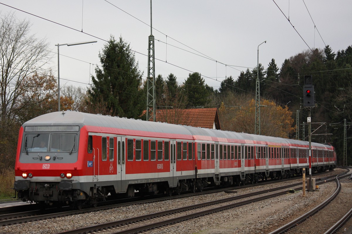 RB nach München geschoben von einer 111er am 9.11.13 bei der Einfahrt in Aßling (Obb.).
