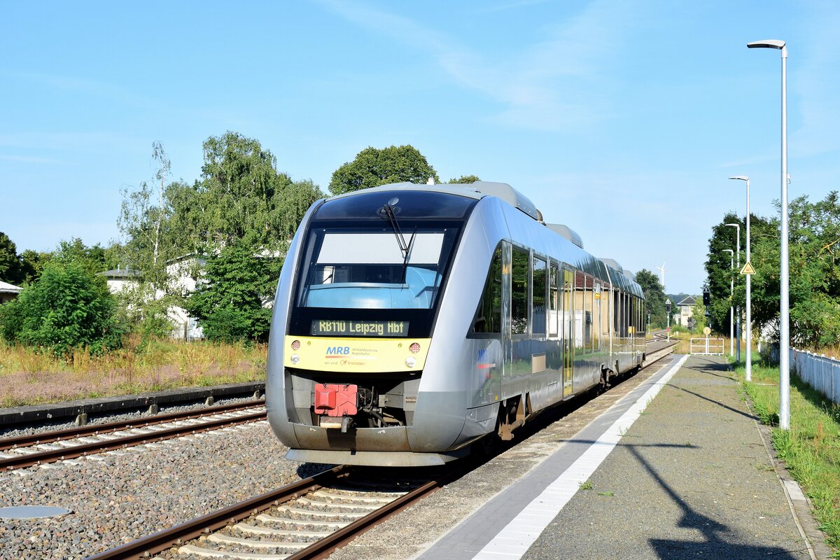 RB110 verlässt den Bahnhof Großbothen in Richtung Leipzig.

Großbothen 12.08.2021
