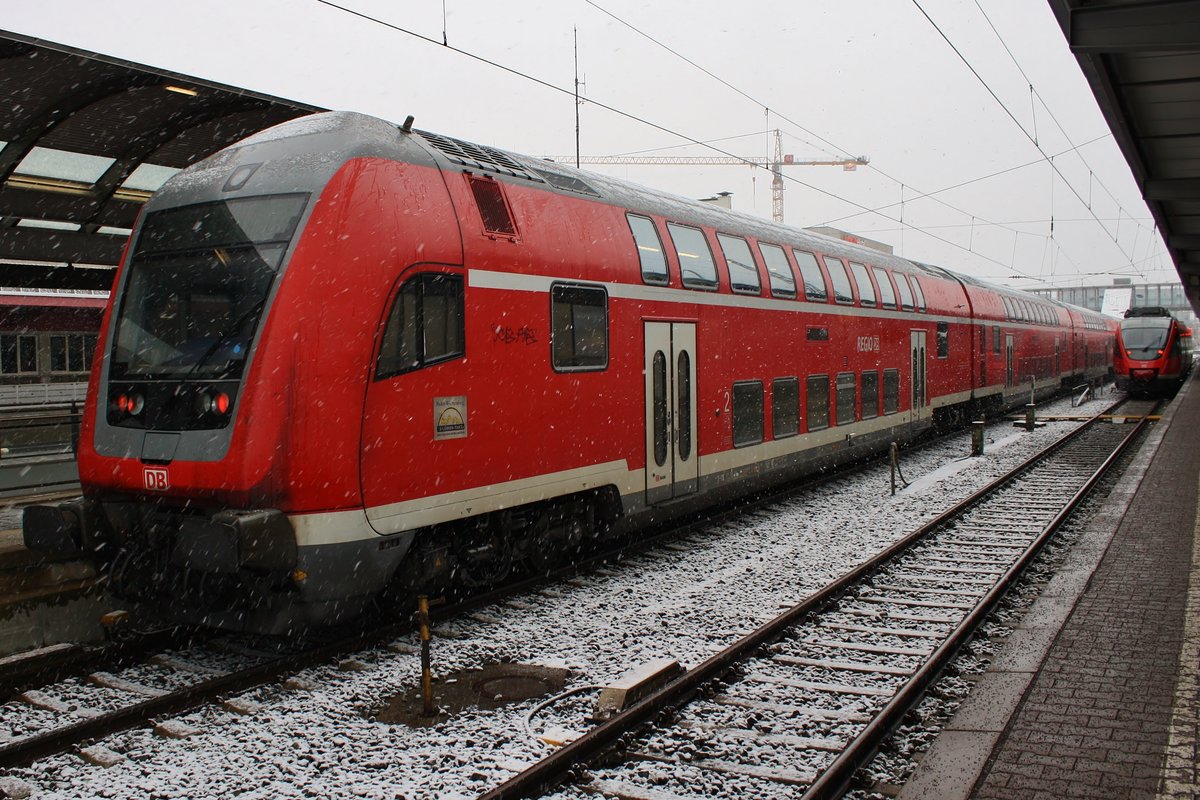 RB19215 von Stuttgart Hauptbahnhof nach Ulm Hauptbahnhof hat am 5.1.2019 das Ziel der Fahrt erreicht. Zuglok war 146 223-1